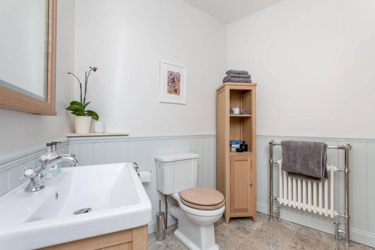 Joivy Stylish Apt In Trendy New Town Location Edinburgh Exterior photo